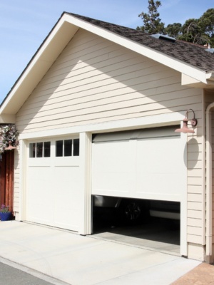 Professional overhead door repair service in Edmonton for residential properties with modern designs Professional overhead door repair service in Edmonton for residential properties with modern designs