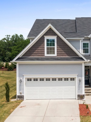 Reliable overhead door repair services in Edmonton for residential homes and businesses Reliable overhead door repair services in Edmonton for residential homes and businesses