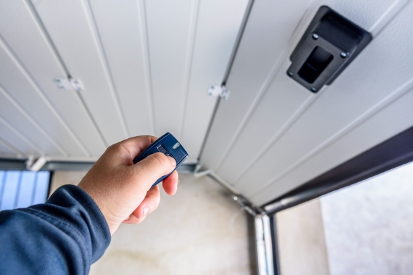 Troubleshooting guide for home garage door remote control issues and solutions Troubleshooting guide for home garage door remote control issues and solutions