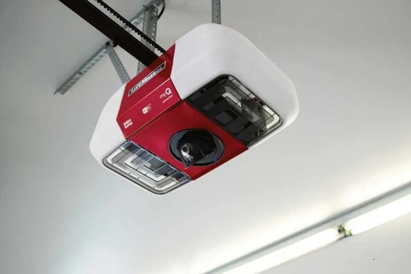 Troubleshooting a garage door opener in a residential garage with clear overhead lighting Troubleshooting a garage door opener in a residential garage with clear overhead lighting